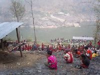 Karen Rivers Watch held a prayer ceremony at the Salween River in Burma on March 14, 2007. Photo courtesy of Karen Rivers Watch. Photo sous licence CC